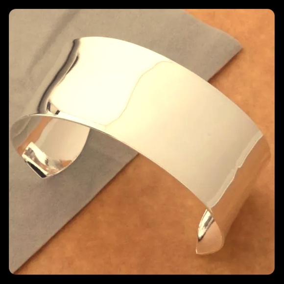 Silver wide cuff bracelet - Picture 4 of 6